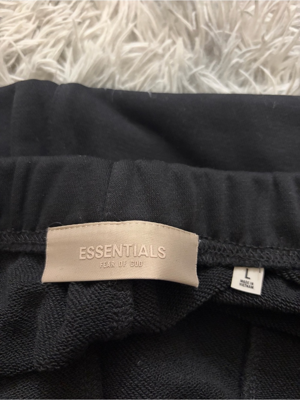 Essentials Black - Picture 3 of 3